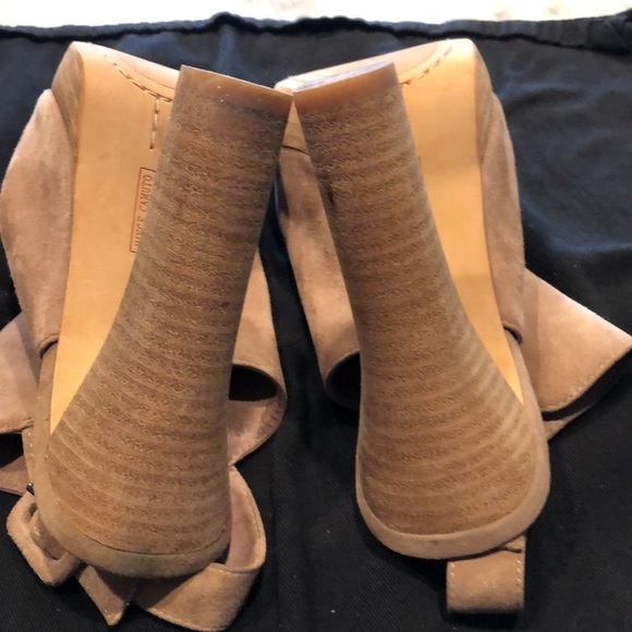 Vince Camuto Suede Platforms - Picture 11 of 12